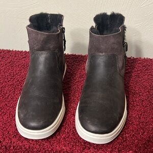 Olukai Women's Pehuea sneaker boot Shearling Lined Brown Ankle Boot 7.5